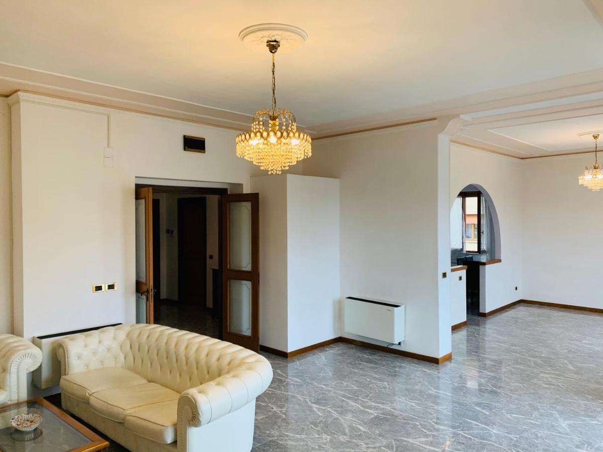 Spazioso appartamento in centro Città San Benedetto del Tronto Exterior foto