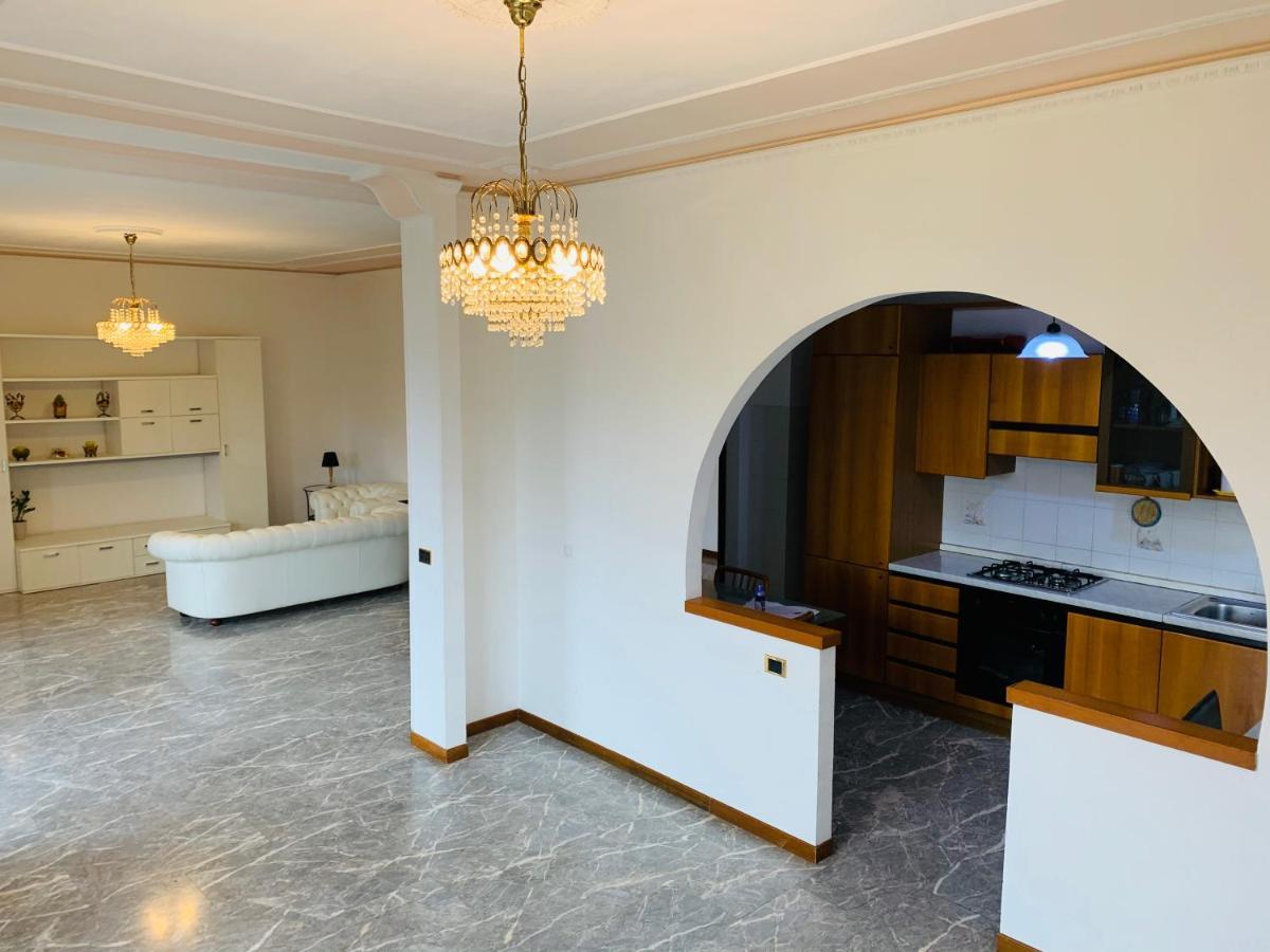 Spazioso appartamento in centro Città San Benedetto del Tronto Exterior foto
