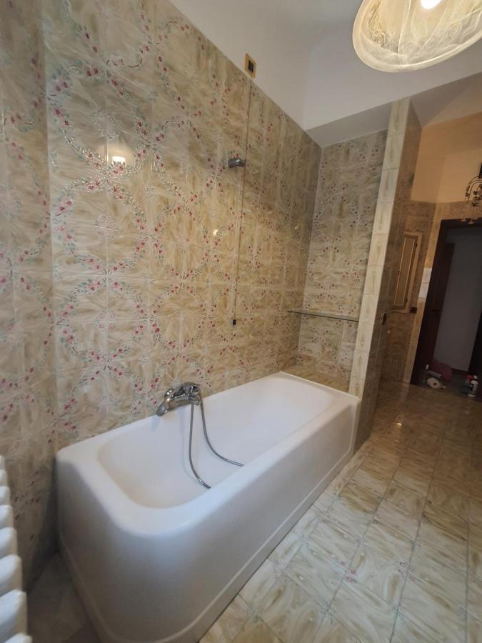 Spazioso appartamento in centro Città San Benedetto del Tronto Exterior foto
